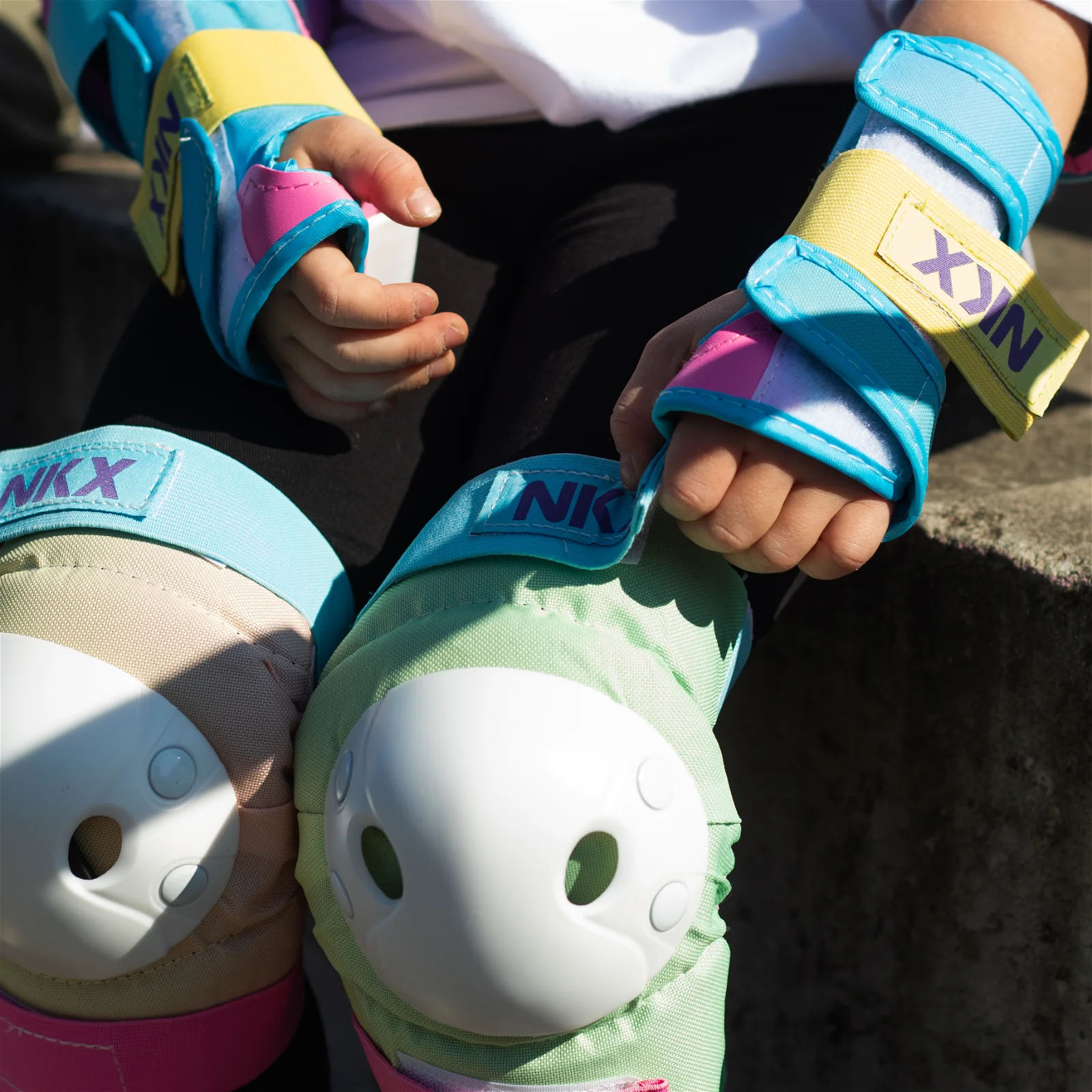 NKX Kids 3-Pack Pro Protective Gear - Genunchiere, Coturi și Protecții pentru Încheieturi